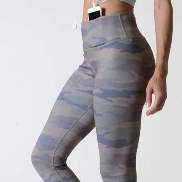 Attiva (Mono B) Pants - NWT Camo High-Rise Leggings Waistband Pocket